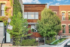 Exterior - Relax with family in a super deluxe single family home. West town.  (Chicago)