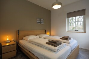 3 عدّة غرف نوم وسرير سفر وواي فاي مجانًا وملاءات أسرّة