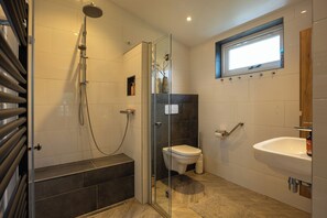 تجهيزات دش، مجففات شعر، مناشف، صابون