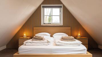 3 bedrooms, travel crib, free WiFi, bed sheets