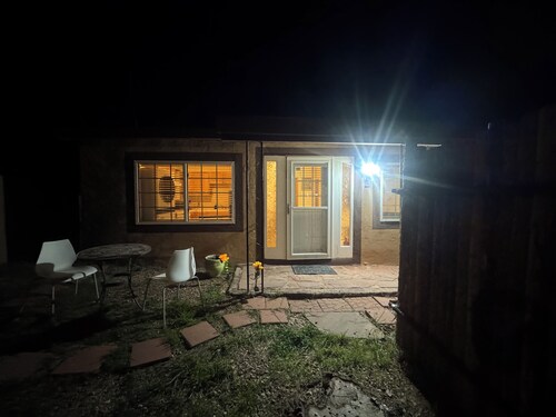 Charming 2-bedroom Guest house in Santa Fe with AC