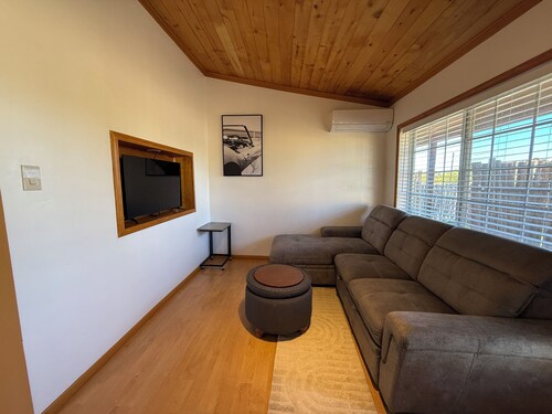 Charming 2-bedroom Guest house in Santa Fe with AC