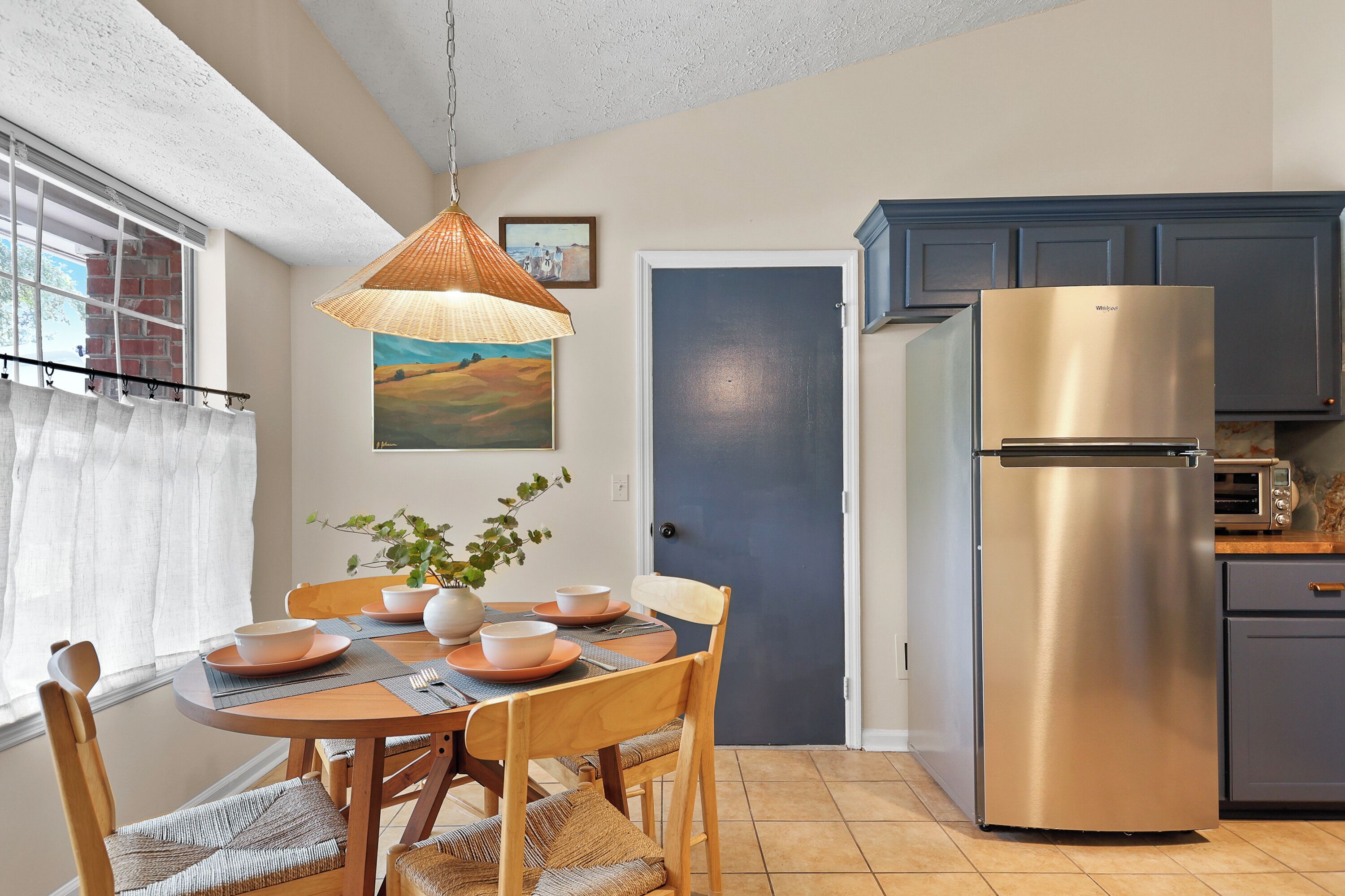 Bungalow, quang cảnh vườn | Bếp riêng | Dụng cụ pha cà phê/trà, bàn ăn 