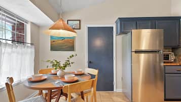 Bungalow, Garden View | Private kitchen