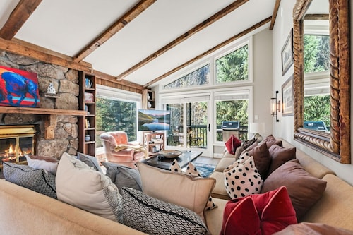 Timber Falls 4BR Penthouse Retreat with Views