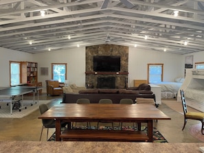 Living area - The Barn at Davis Pond (westpoint)