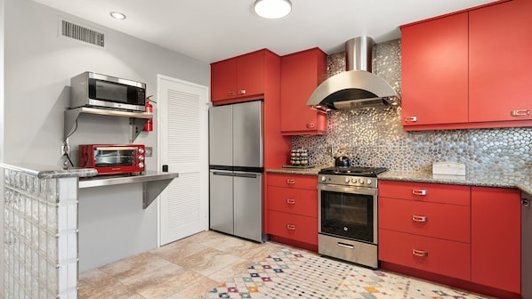 Condo, 1 King Bed, Balcony, Mountain View (Stevens 502) | Private kitchen | Dining tables