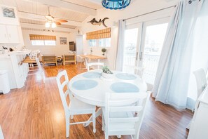 Dining - Charming 2 Bedroom Beach Home in Sea Isle (Galveston)