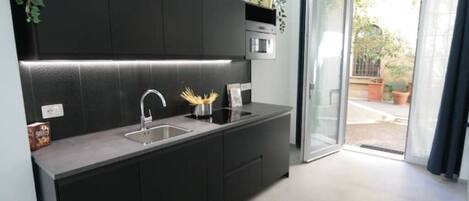 Microones, placa de cuina i rentaplats