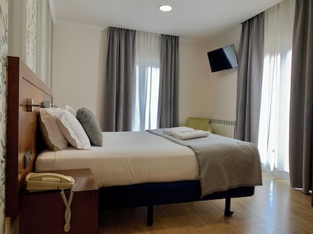 Presidential Double Room, Balcony, City View | Blackout drapes, soundproofing, iron/ironing board, free WiFi