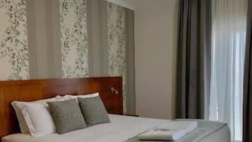 Kahden hengen presidential-huone, parveke, kaupunkinäköala | Pimennysverhot, äänieristys, silitysrauta/-lauta, ilmainen Wi-Fi