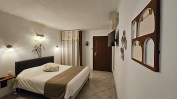 Habitación doble clásica, vista al jardín | Escritorio y wifi gratis