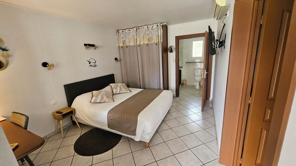 Habitación cuádruple clásica | Escritorio y wifi gratis