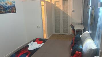 Internet, bed sheets