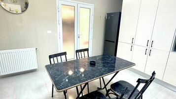 Appartement, 3 chambres, accessible aux personnes à mobilité réduite, fumeur | Restauration