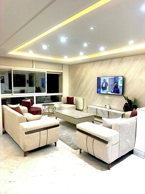 Apartment, 3 Bedrooms, Accessible, Smoking | Living area