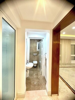 Căn hộ, 3 phòng ngủ, phù hợp cho người khuyết tật, hút thuốc | Phòng tắm