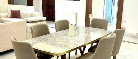 Apartment, 3 Schlafzimmer, barrierefrei, Raucher | Esszimmer
