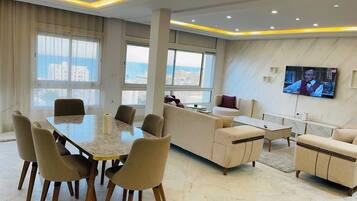Apartment, 3 Bedrooms, Accessible, Smoking | Lounge