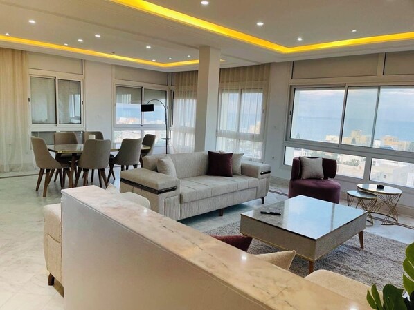 Apartment, 3 Bedrooms, Accessible, Smoking | Living area