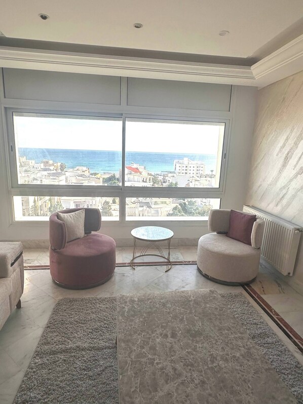 Huoneisto, 3 makuuhuonetta, esteetön, tupakointi sallittu | Sisätilat