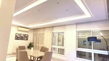 Apartment, 3 Bedrooms, Accessible, Smoking | Dining