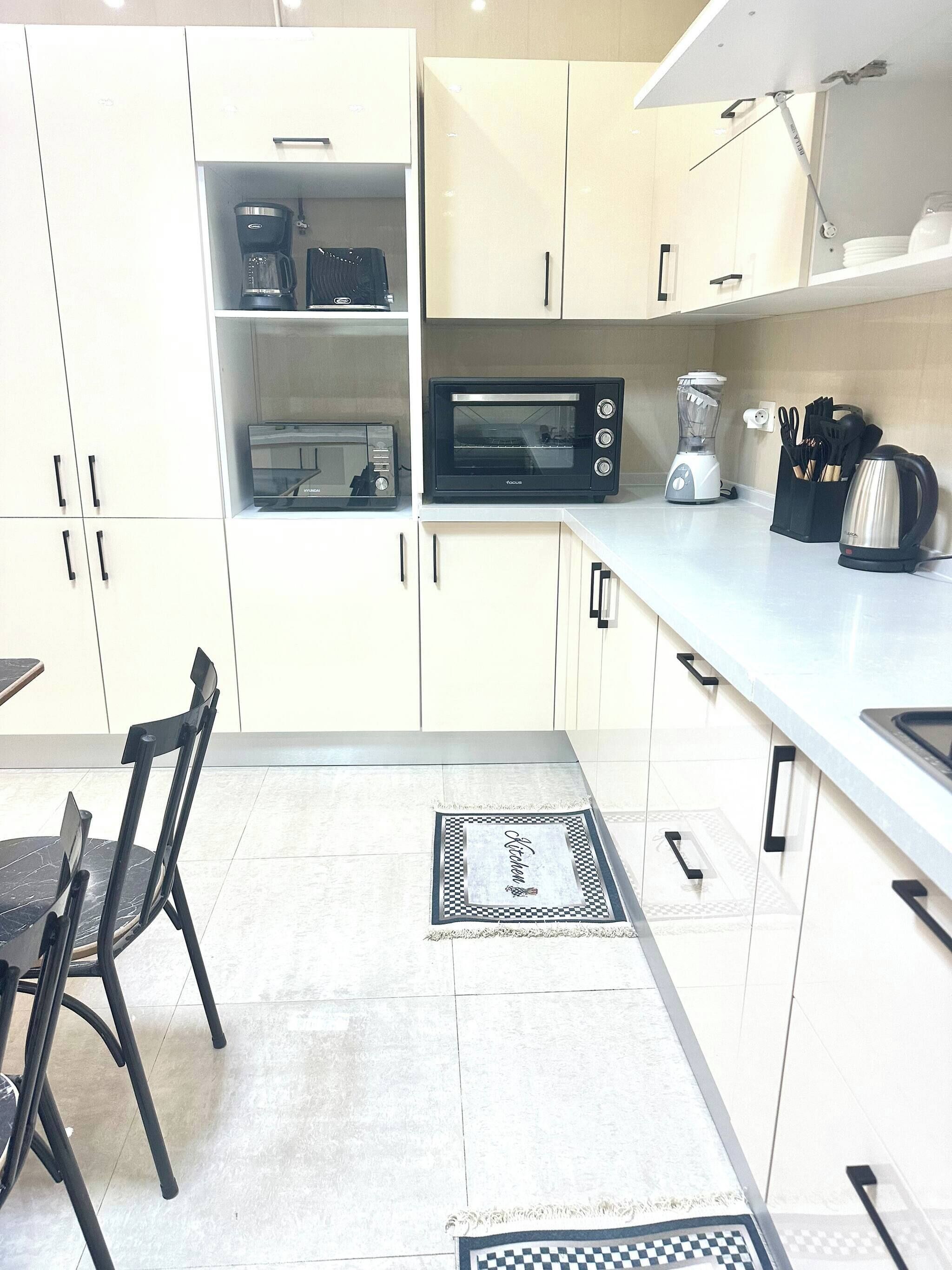 Apartment, 3 Bedrooms, Accessible, Smoking | Interior