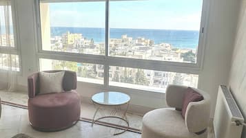 Apartment, 3 Bedrooms, Accessible, Smoking | Living area