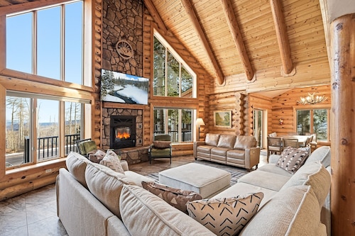 Ridgeview Retreat, 5-bedroom cabin in Brian Head with jacuzzi, views and stocked
