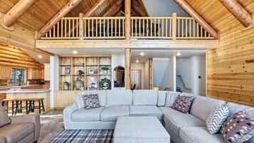 Een smart-tv, een open haard, videogames en boeken