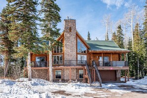 Exterior - Ridgeview Retreat, 5-bedroom cabin in Brian Head with jacuzzi, views and stocked (Brian Head)