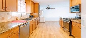 3-bedroom house in wonderful Santa Ana with AC