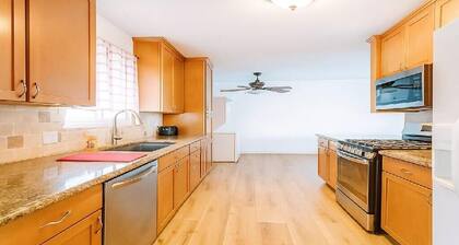 3-bedroom house in wonderful Santa Ana with AC