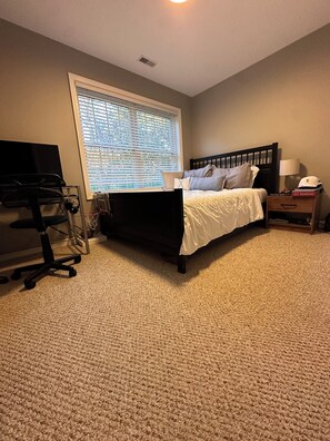 3 عدّة غرف نوم ومكواة/لوح كي وواي فاي مجانًا وملاءات أسرّة