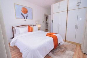 2 bedrooms, iron/ironing board, internet, bed sheets