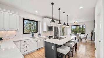 Microwave, oven, stovetop, dishwasher