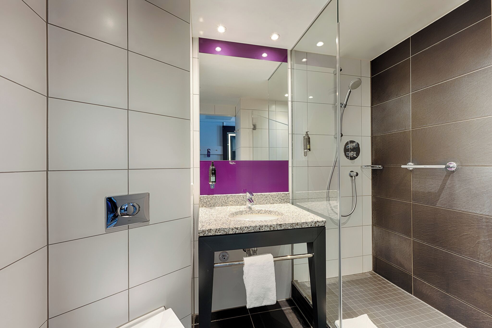 Double Room, Roll-in Shower | Bathroom