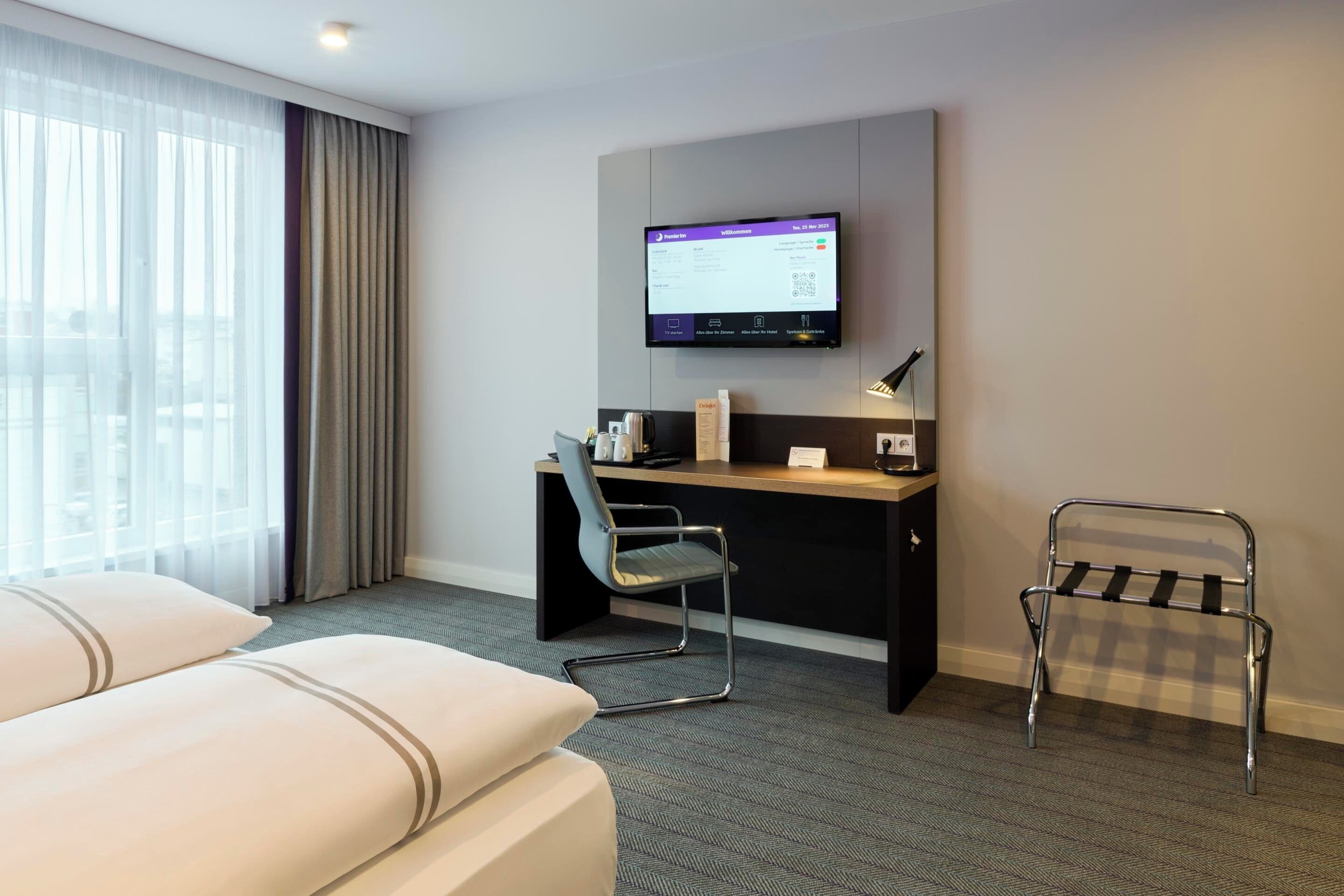 Twin Room, Roll-in Shower