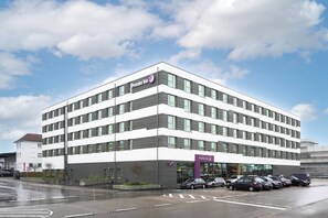 Front of property - Premier Inn Stuttgart Zuffenhausen (Stuttgart)