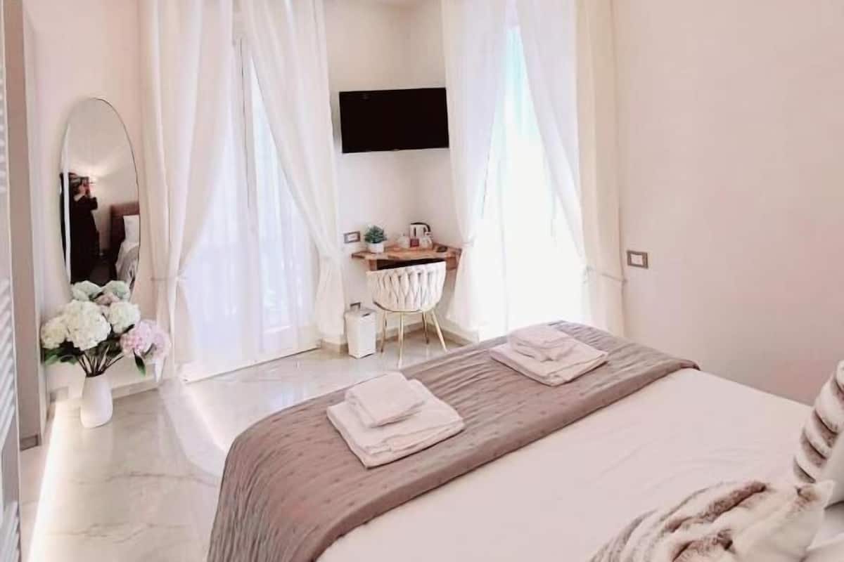 Luxury Double Room, Balcony, City View | Free WiFi