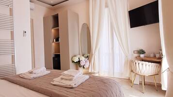 Habitación doble de lujo, balcón, vista a la ciudad | Wifi gratis