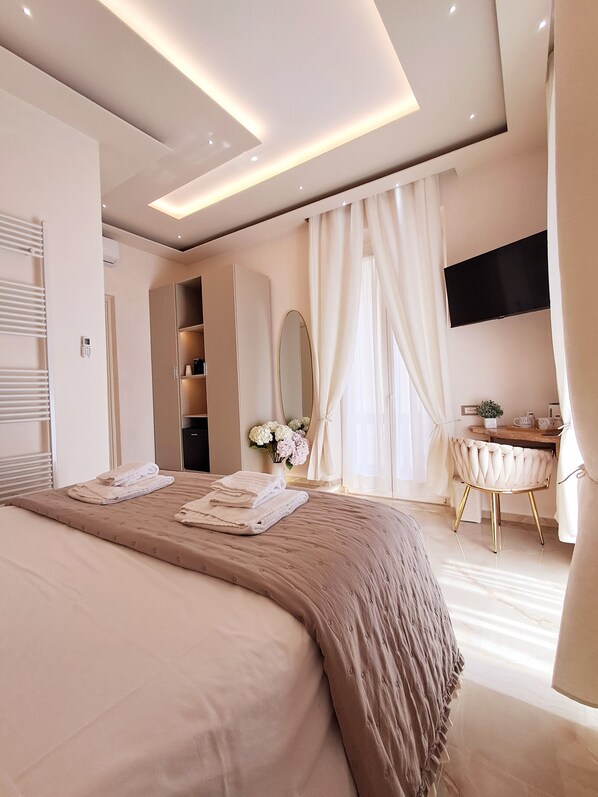 Luxury Double Room, Balcony, City View