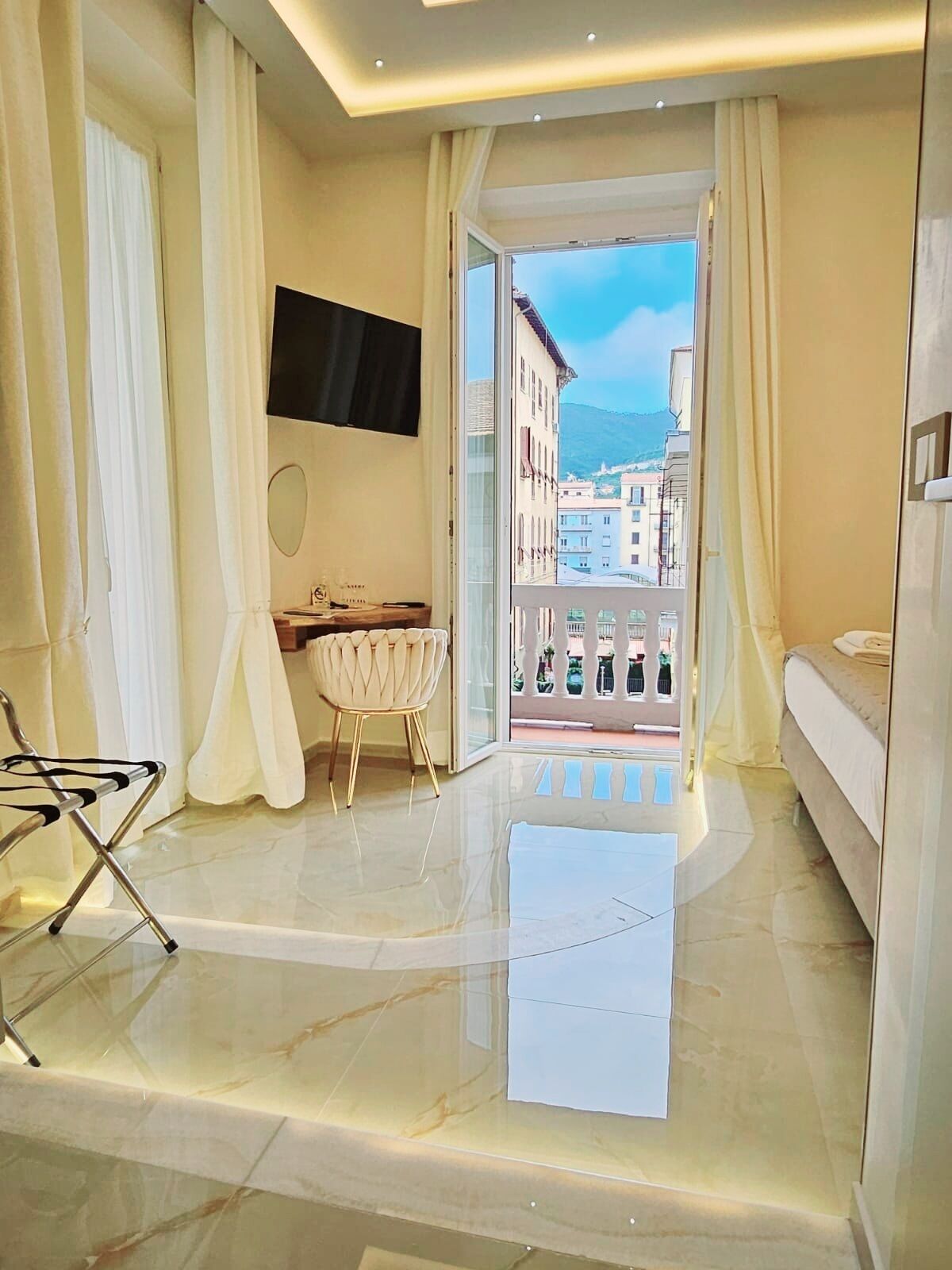 Luxury Double Room, Balcony, City View | Free WiFi