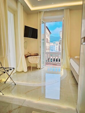 Luxury Double Room, Balcony, City View