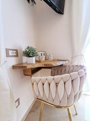 Luxury-Doppelzimmer, Balkon, Stadtblick | Daunenbettdecken, Betten mit Memory-Foam-Matratzen, kostenloses WLAN