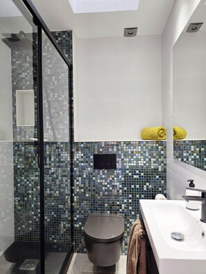 Shower, towels