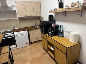 Kühlschrank, Ofen, Herdplatte, Geschirrspüler
