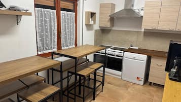 Refrigerador, horno, parrilla de estufa y lavavajillas