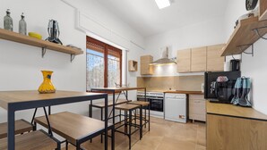 A compact kitchen with wooden cabinets, a built-in oven, and a coffee machine. - Apartment Nr. 3, WLAN und Klimaanlage (Pula)