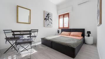 1 habitación, wifi y ropa de cama